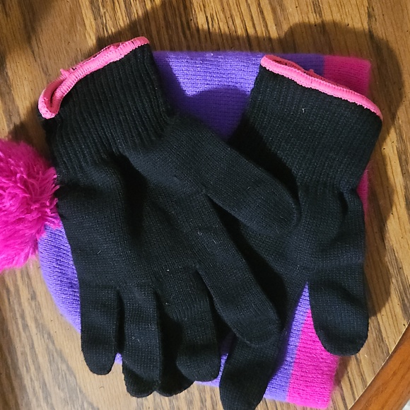 DREAMWORKS Girls Trolls Purple/Pink Poppy Winter Knit Cap w/Pompom + Knit Gloves - Picture 9 of 10